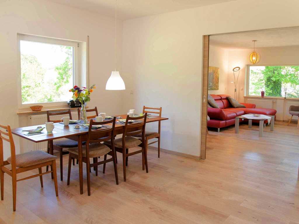 Esstisch in der Küche - Urlaub an der Mosel in Ferienhaus Maring, Kreuzberg 7, 54484 Maring-Noviand