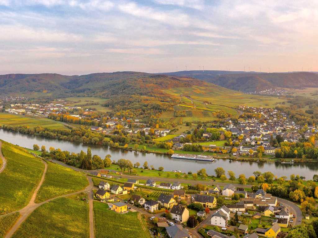 Blick auf Maring-Noviand und Mülheim - Urlaub an der Mosel in Ferienhaus Maring, Kreuzberg 7, 54484 Maring-Noviand